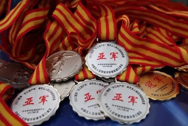 法尔基庆祝动作引发争议 助攻失利终遭红牌